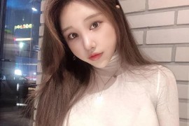 超圆润的妹子打台球，极品外型叫人难以抗拒啊！