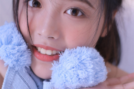 丰满美女蓝色吊带白嫩大胆写真