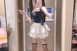 超顶的超短裙露肩装过膝网袜双马尾萝莉