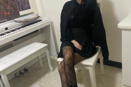 钢琴室里的黑丝蕾丝网袜纯欲小姐姐